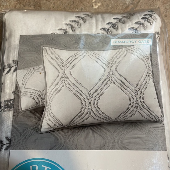 Pair of Quilted Shams - Picture 2 of 8